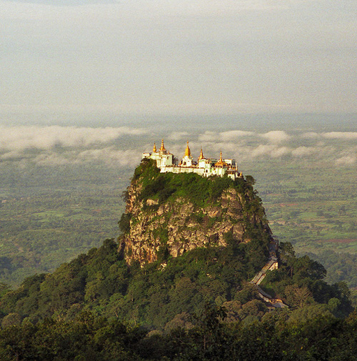 Монастырь Таунг Калат, Мьянма